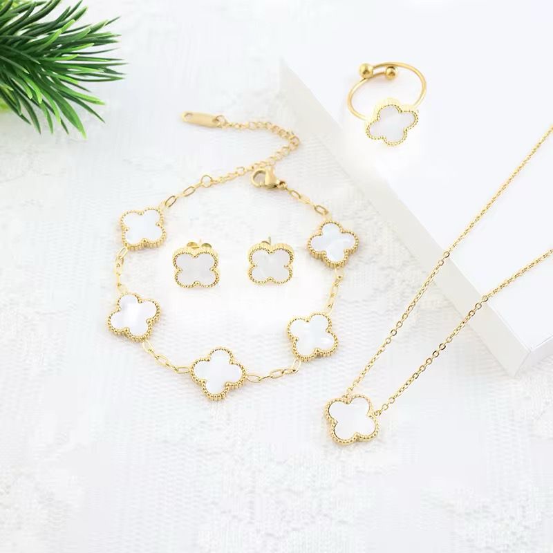 White Clover Jewellery Set